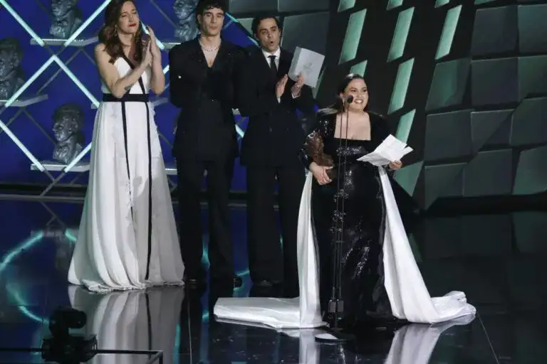 La actriz Laura Galán dando su discurso tras haber ganado el Goya a Mejor Actriz Revelación en la 37 edición de los premios españoles.