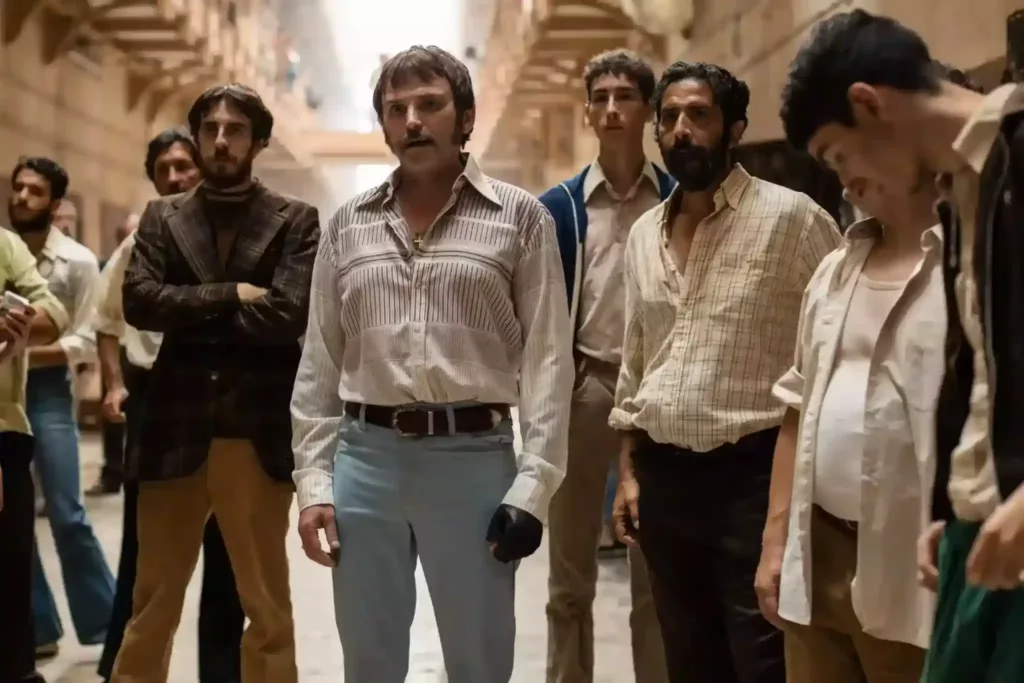 Fotograma de Modelo 77, en el interior de la prisión