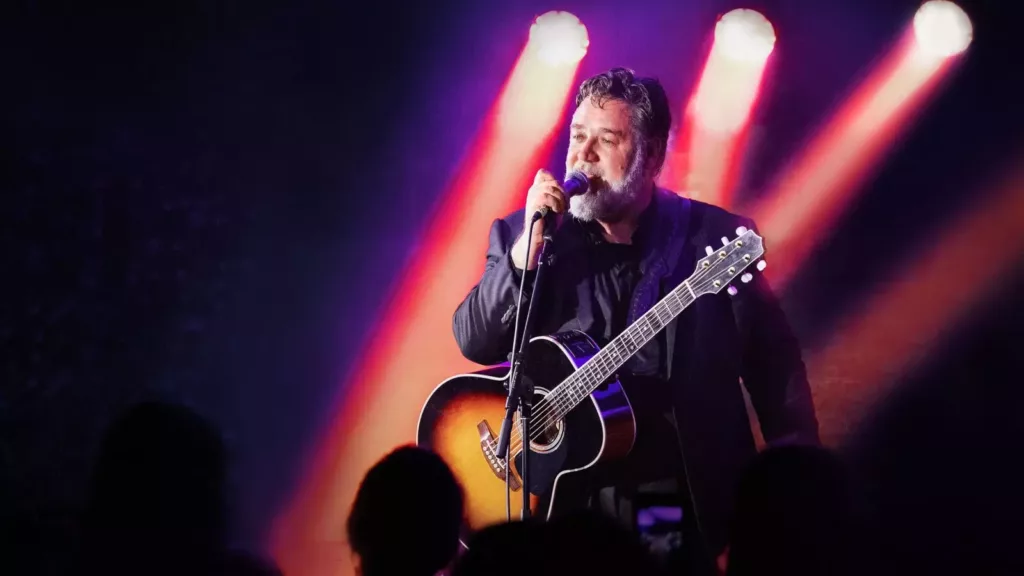 Russell Crowe además de ser actor tiene una faceta musical oculta. En el Festival Internacional de Cine de Karlovy Vary además de recibir el Globo de Cristal tocará junto a su banda Indoor Garden Party en la gala de inauguración del Festival.