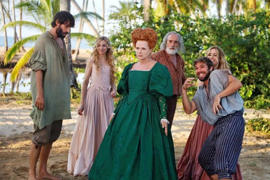 Fotograma de la Ternura, 2023, película que adapta la obra de teatro de Alfredo Sanzol y que ha sido estrenada en el Festival de San Sebastián en la 71 edición. Aparecen Emma Suárez, Alexandra Jiménez, Anna Moliner, Gonzalo de Castro, Carlos Cuevas y Fernando Guallar